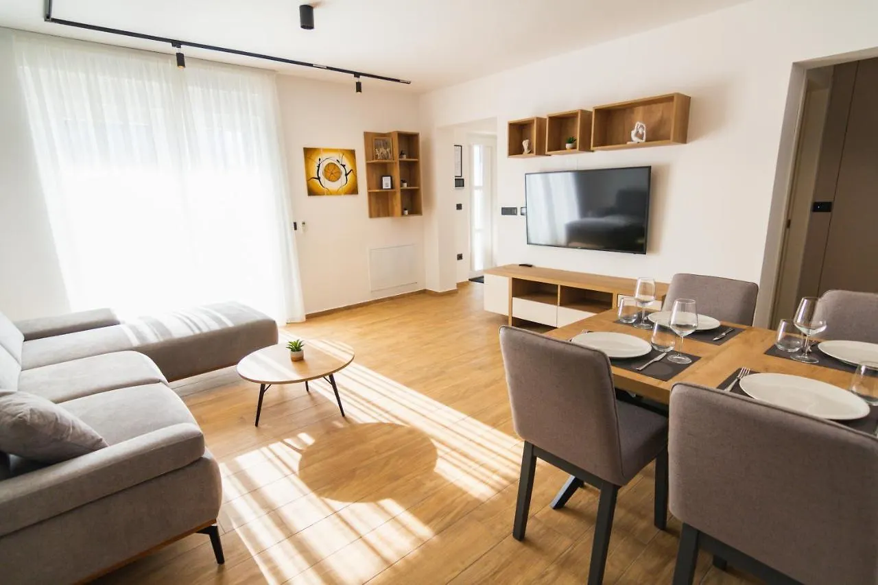 City Life With Free Parking Pula Apartment