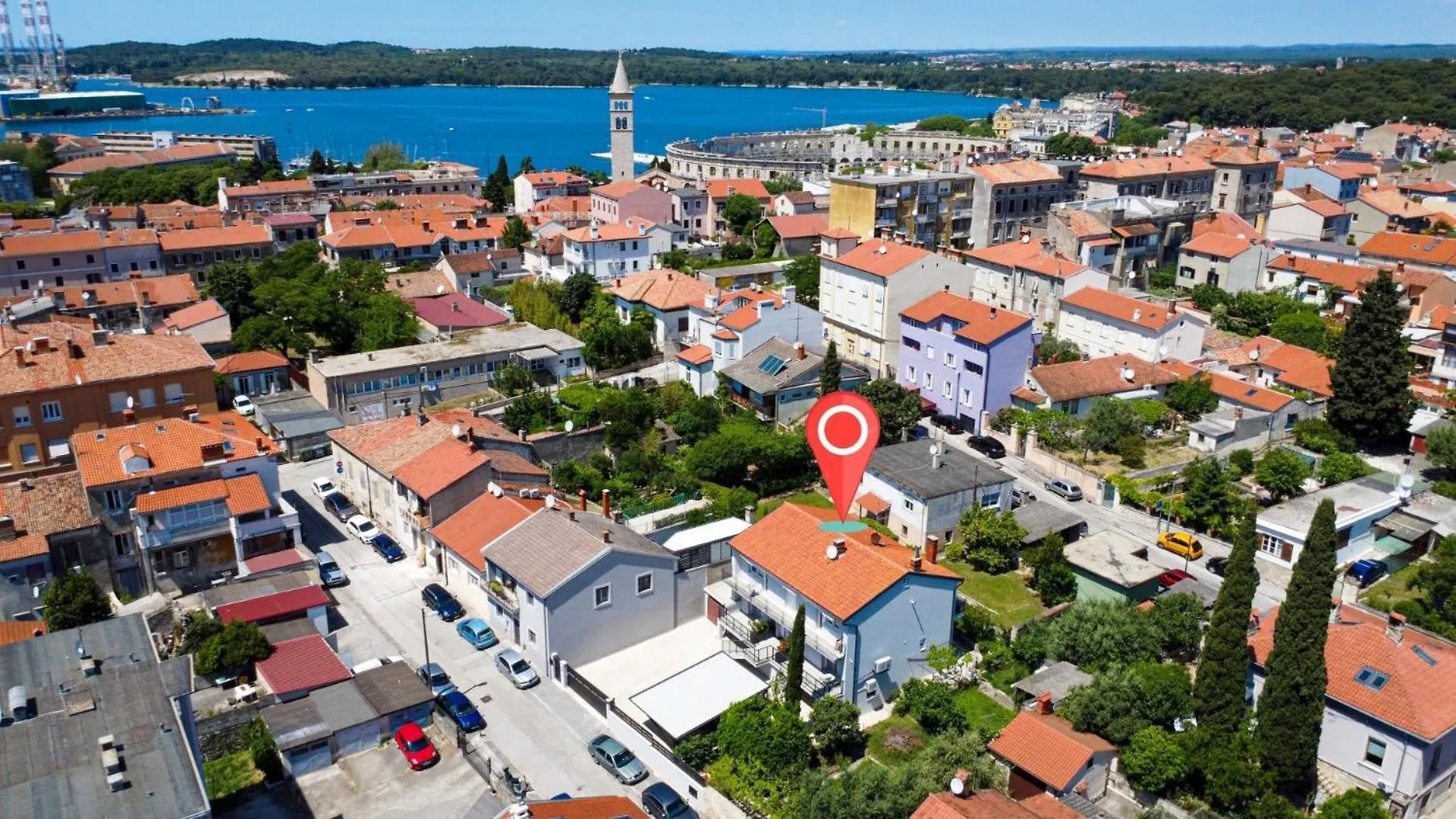 City Life With Free Parking Pula Kroatien
