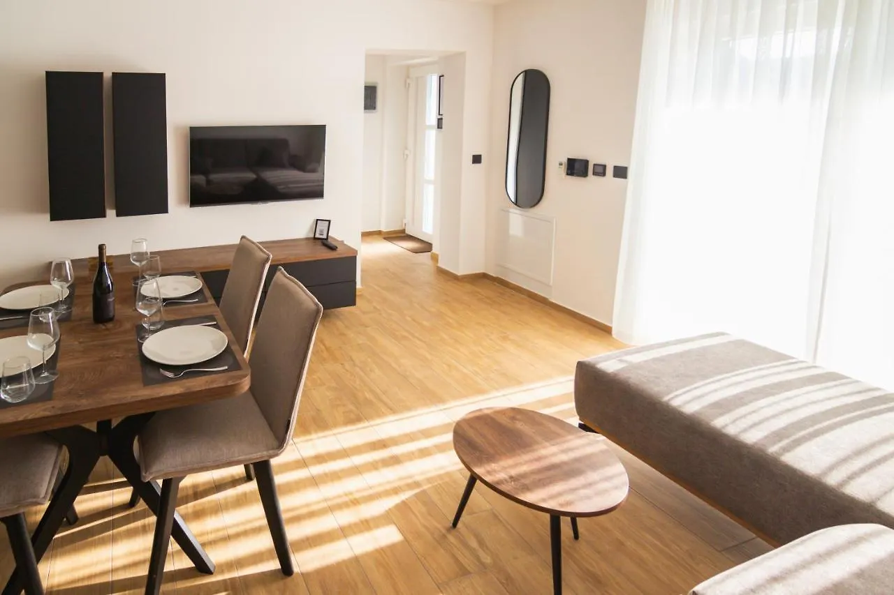 City Life With Free Parking Apartman Pula