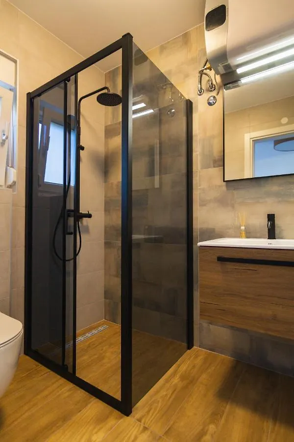 City Life With Free Parking Apartman Pula