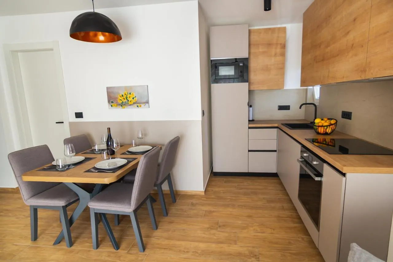 City Life With Free Parking 0*, Pula Croatia