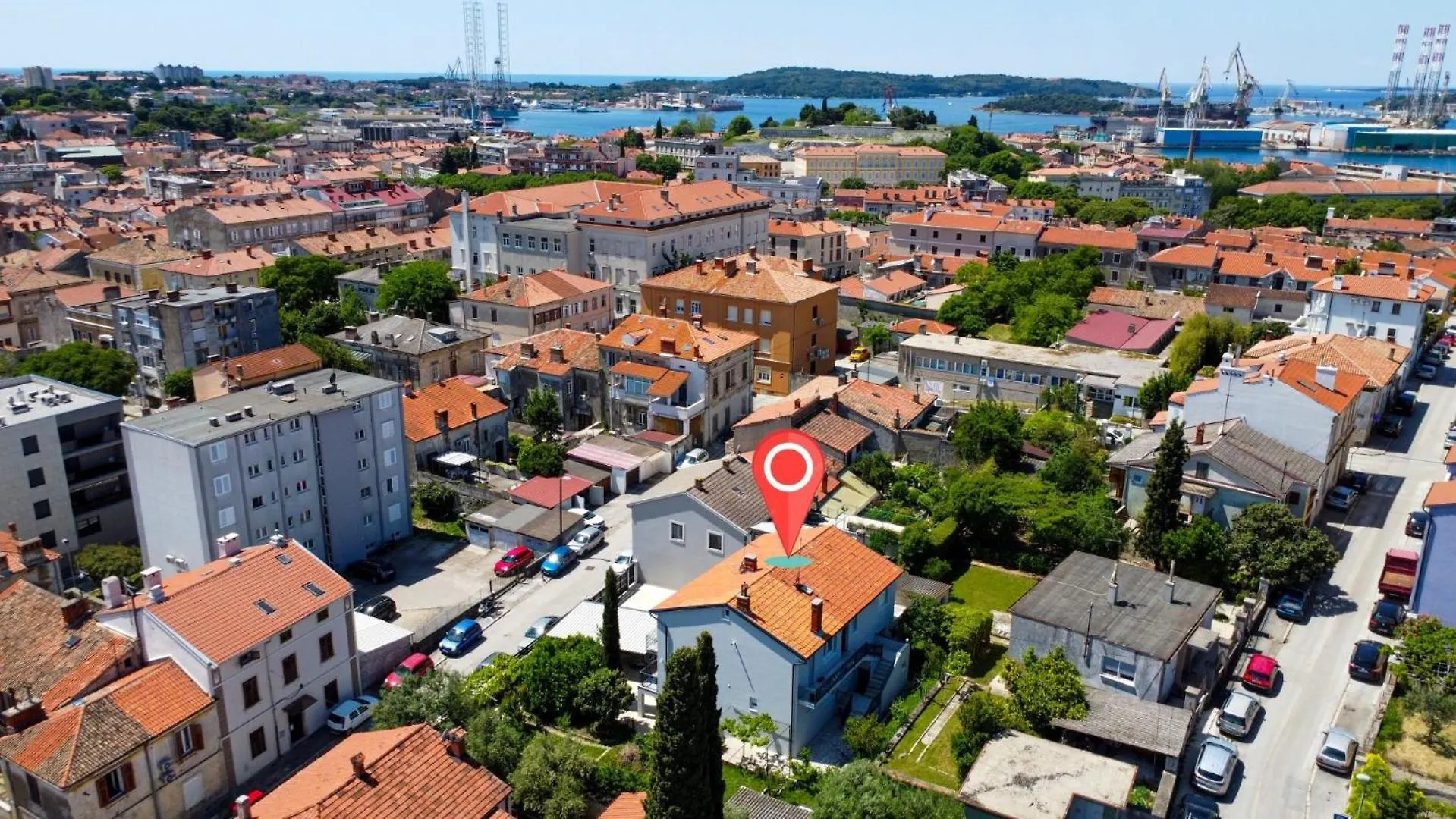 City Life With Free Parking 0*, Pula Croatia